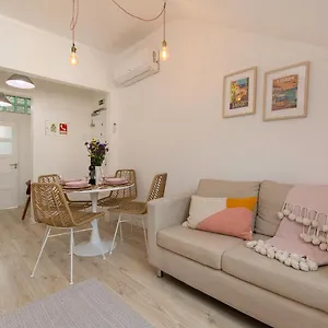 New Bright And Cozy In Graca Lisbona